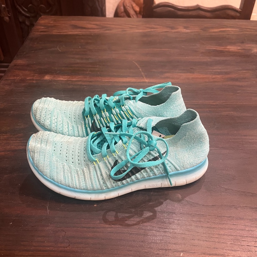 Nike RN FLYKNIT Turquoise Athletic Sneakers
